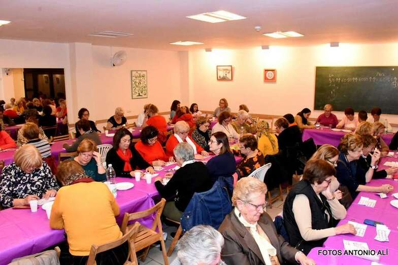 El bingo tuvo lugar este viernes por la tarde-noche en la sede de El Roque Azucarero (Foto Antonio Alí)